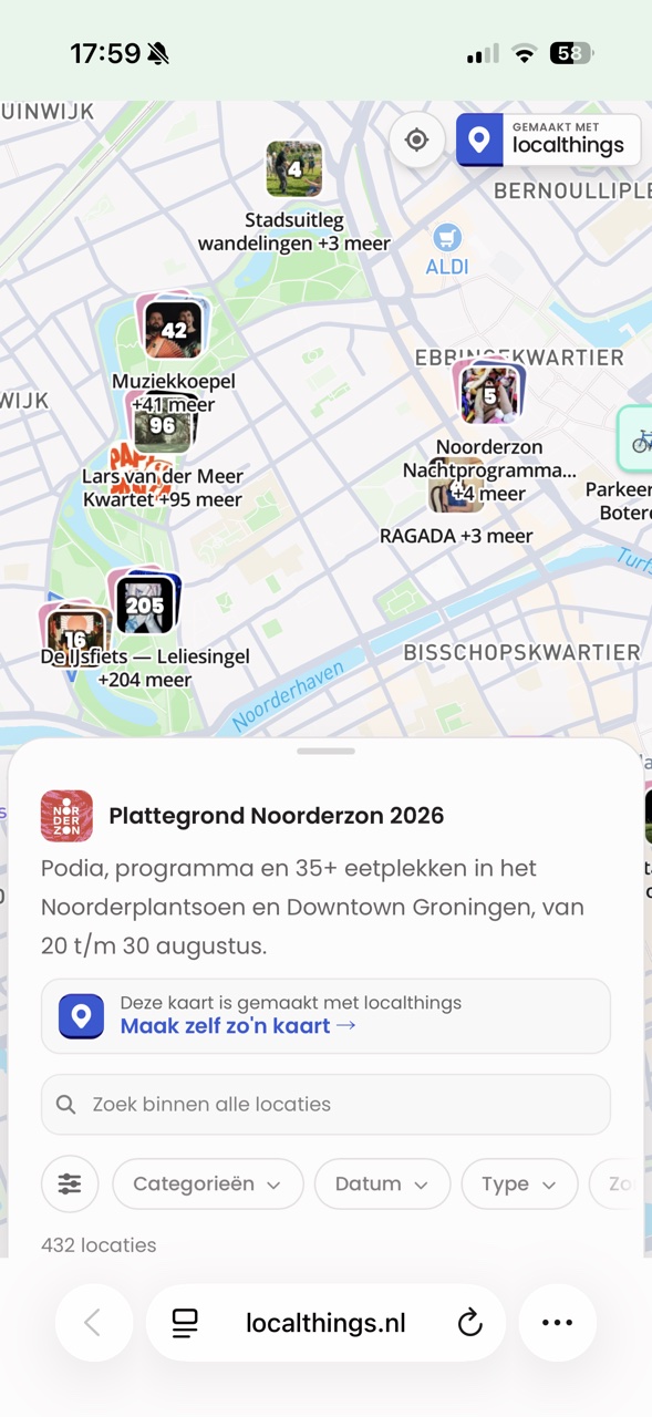 Dezelfde festivalkaart op een telefoon, met de kaartinformatie en het zoekveld onder de kaart